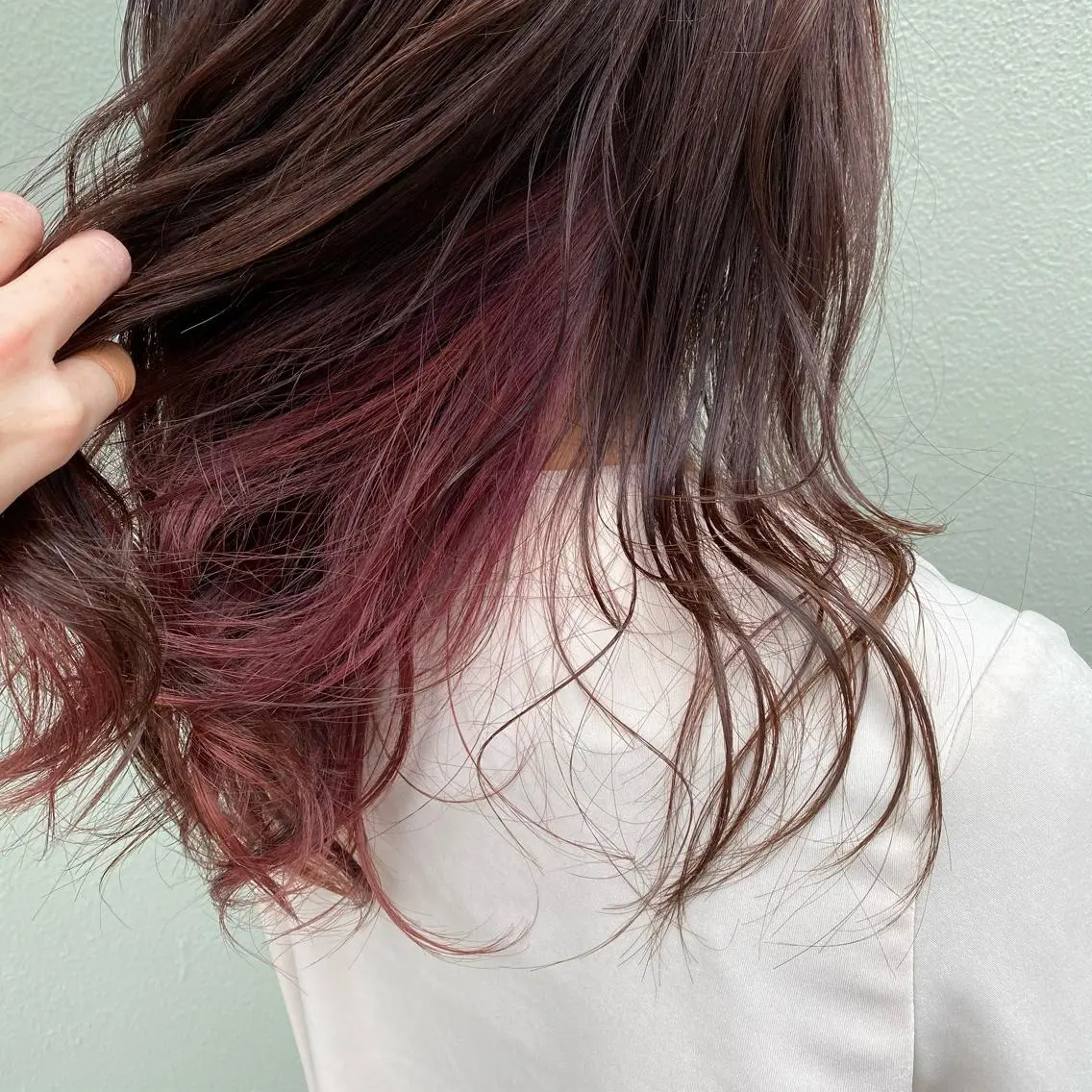 ロング カラー カシス ピンクカラー 岡村 玲奈のヘアスタイル