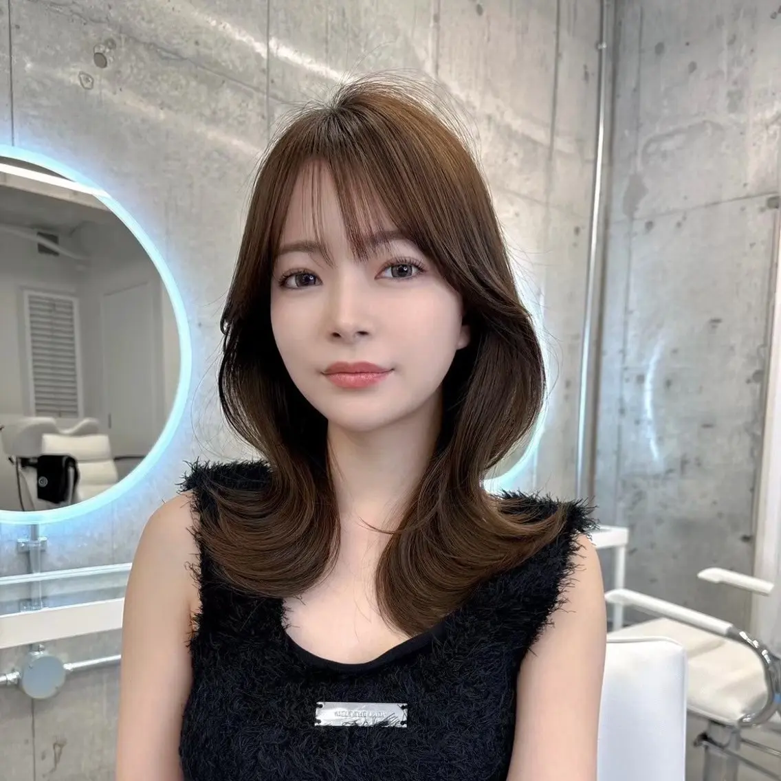 セミロング レイヤーカット 透明感カラー表参道のヘアスタイル