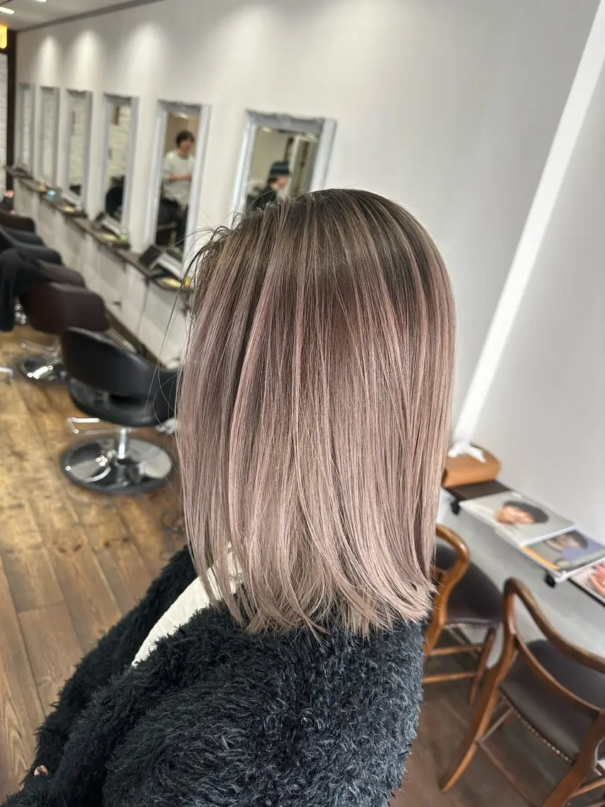 ミディアム レイヤーカット カット ヘアカラー トリートメント バレイヤージュ 隅中秀弥のヘアスタイル