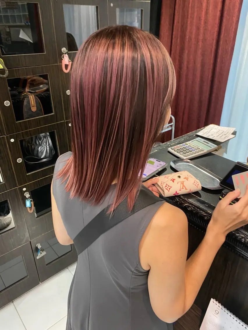 ミディアム カラー バレイヤージュ ピンクカラー レイヤーカット ヘアカラー トリートメント グレージュ達人/赤み 消し/ブリーチ/岩崎のヘアスタイル