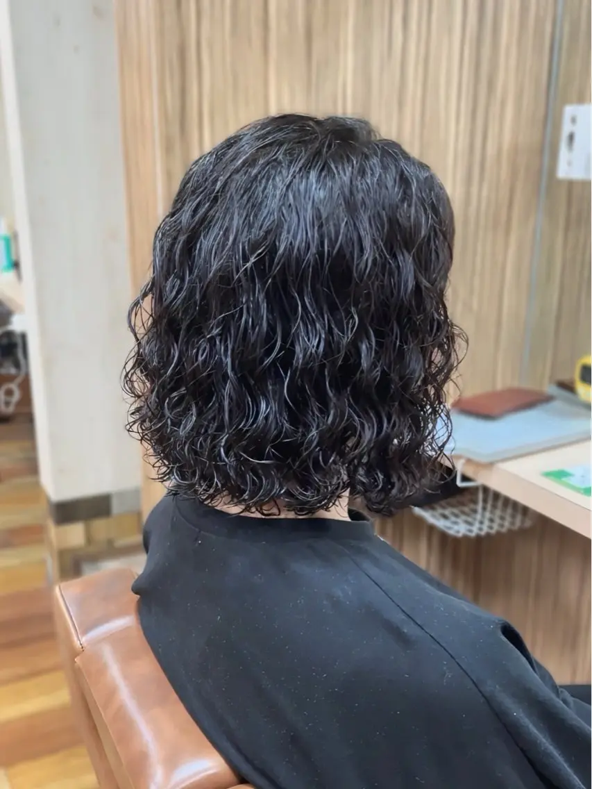 ショート パーマ ボブ ショートヘア スパイラルパーマ メンズ曲がる 縮毛矯正/駅徒歩4分のヘアスタイル