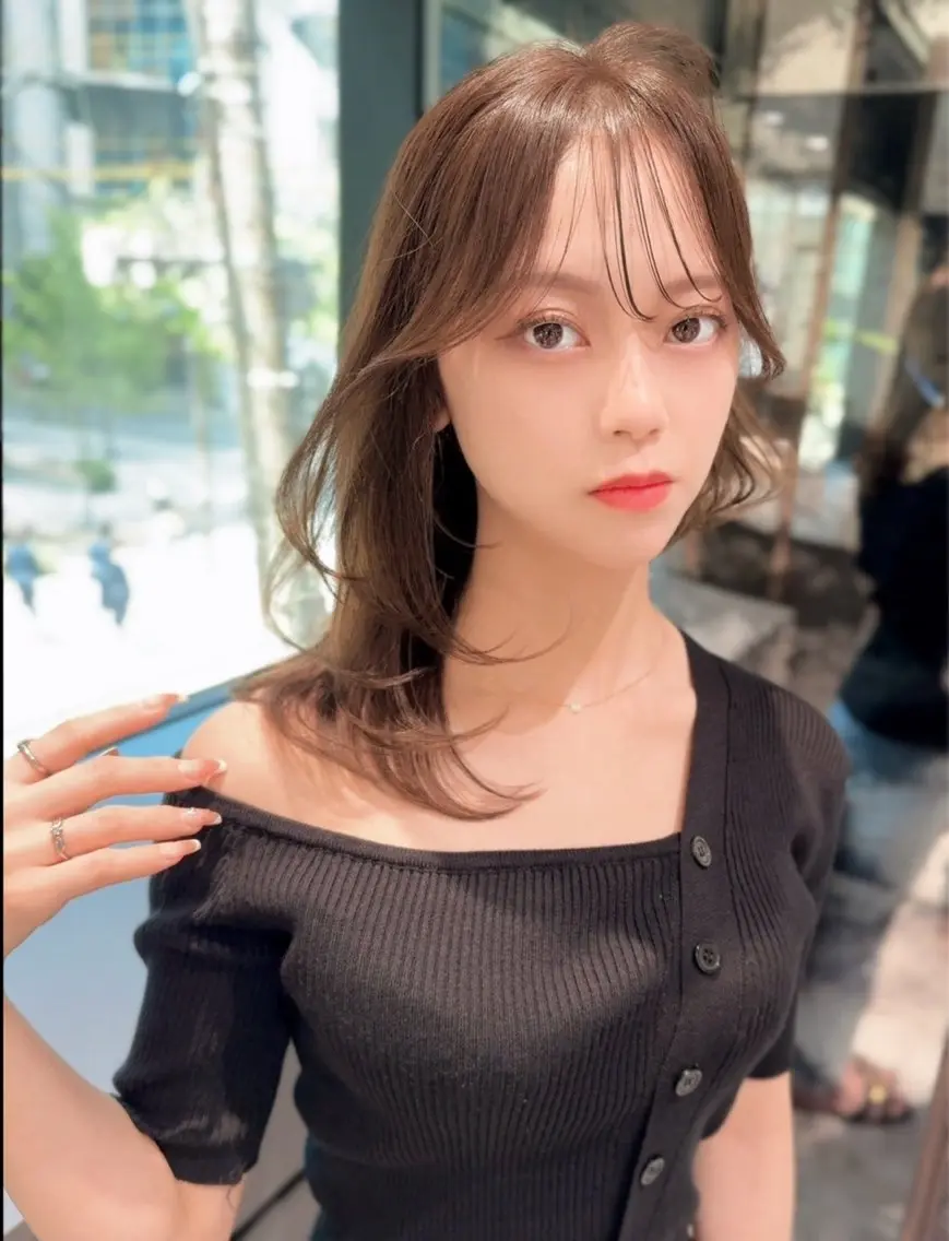 ミディアム カラー ベージュカラー 黒髪 ブリーチ ブルーカラー ブルーブラック カット ヘアカラー トリートメント 木屋元一/縮毛矯正 /前髪/レイヤーのヘアスタイル