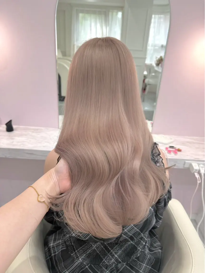 ロング カラー ブリーチ 透明感カラー ハイトーンカラー ヘアカラー ハイトーンカラー💞 くるみ🎀のヘアスタイル