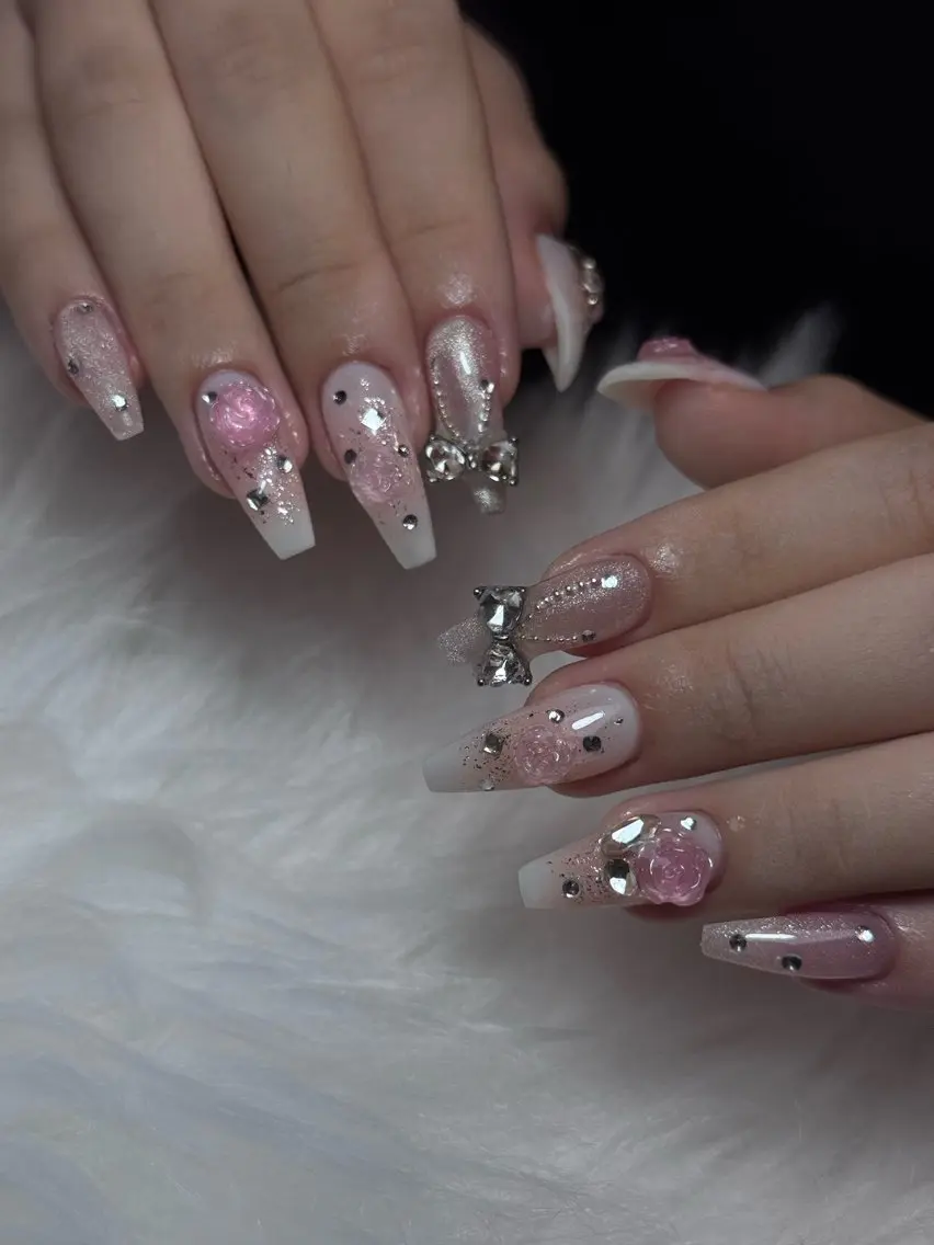 ネイル アートネイル ジェルネイル ニュアンスネイル シンプルネイル ネイルチップ ハンドネイル Lisa Nail Salonのネイルデザイン
