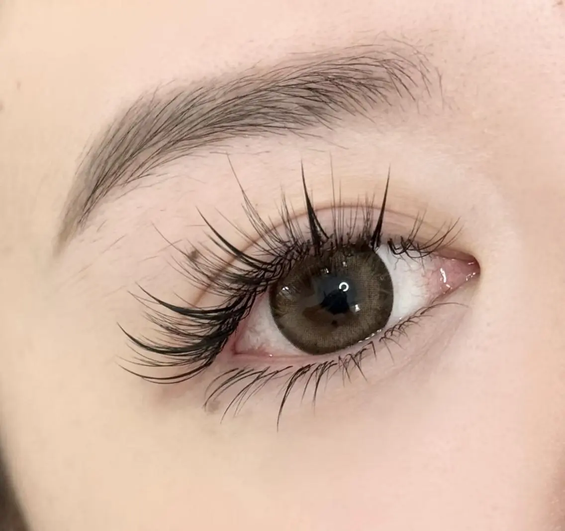 マツエク・マツパ 束感まつ毛 韓国風マツエク ナチュラル ワンホンマツエク Akina&Eye lash🌼LED店のマツエク・マツパデザイン