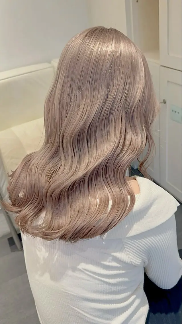 ミディアム カラー アディクシーカラー ベージュカラー ブリーチ ブラウンカラー ブラウンベージュ ヘアカラー トリートメント ヒロミ/ミルクティー /ブロンド/ピンクのヘアスタイル