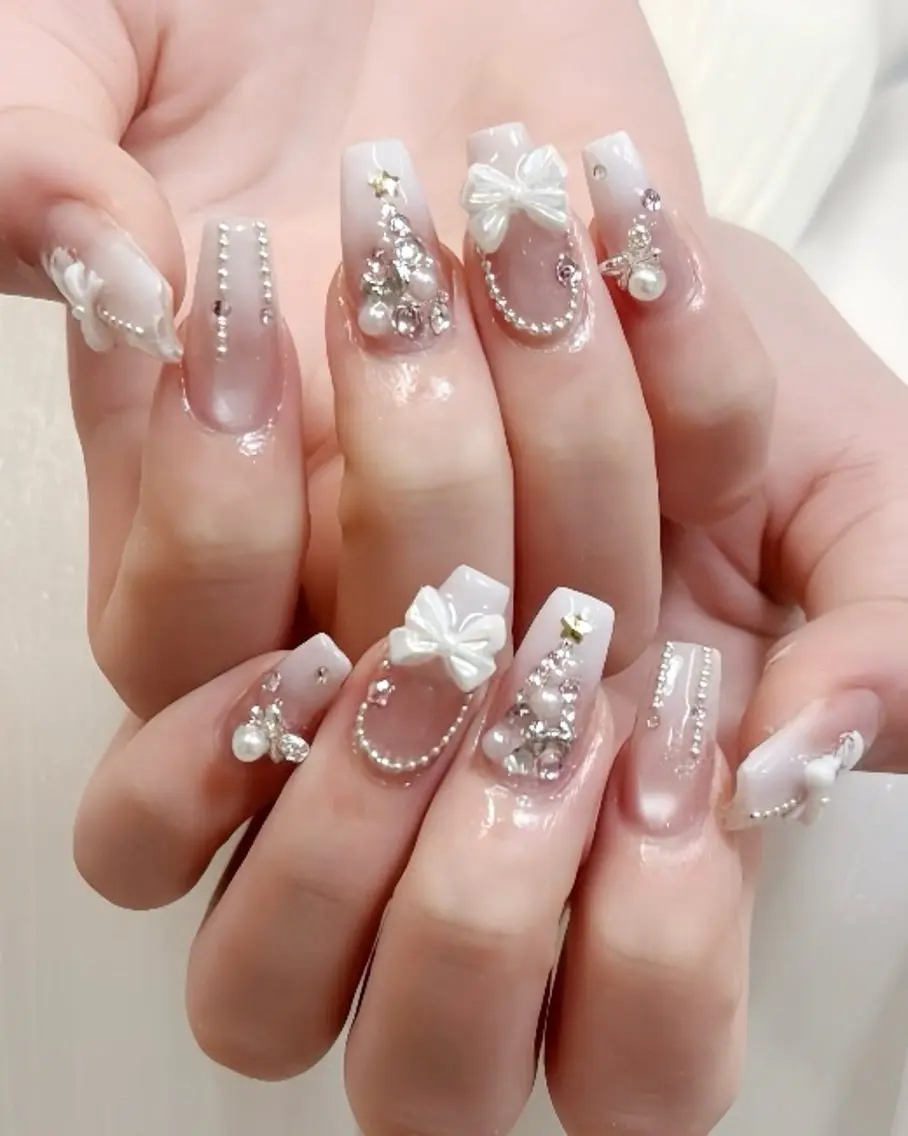 ネイル チークネイル フレンチネイル ハート キラキラネイル 韓国ネイル ハンドネイル Speraネイル 大宮店🎀のネイルデザイン