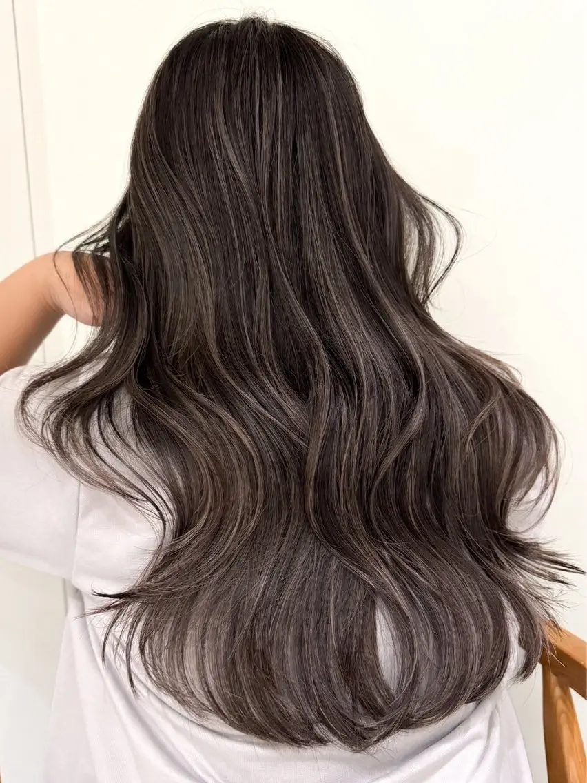 ロング カラー ハイライトカラー ハイライト レイヤーカット 新實 ゆりあのヘアスタイル