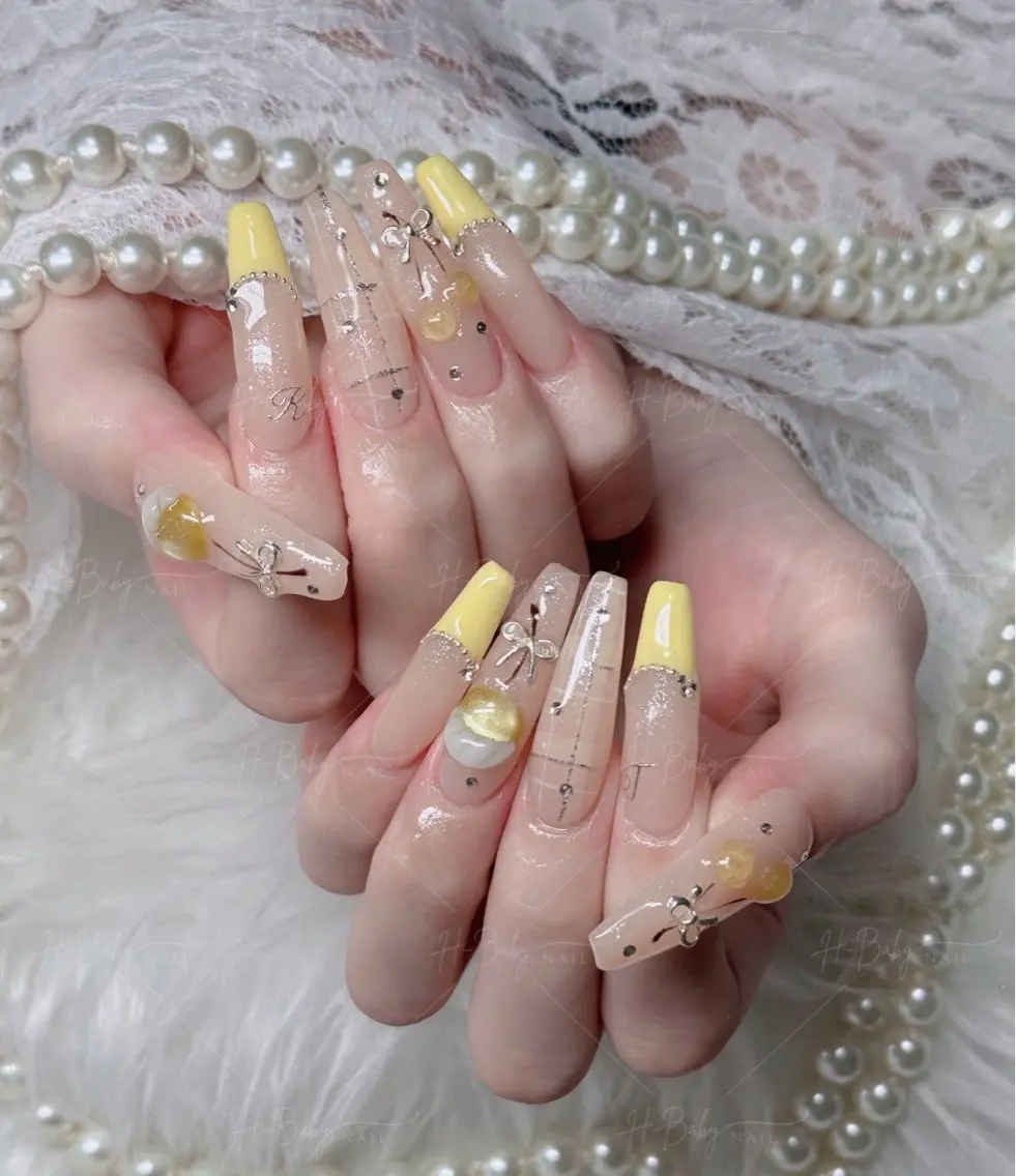 ネイル フレンチネイル ジェルネイル ハロウィン キラキラネイル 韓国ネイル ハンドネイル H.baby Nail Salonのネイルデザイン