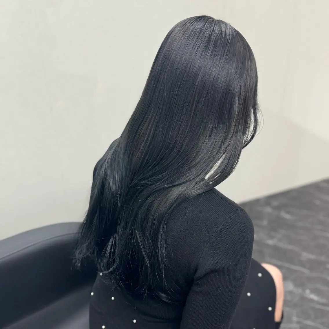 ロング カラー パーマ ヘアアレンジ メンズ キッズ メンズ韓国風 黒髪 ブルーカラー ブルーブラック レッドカラー ヘアカラー トリートメント ヘアセット 髪質改善Ⅰ透明感 艶カラーⅠたつやのヘアスタイル