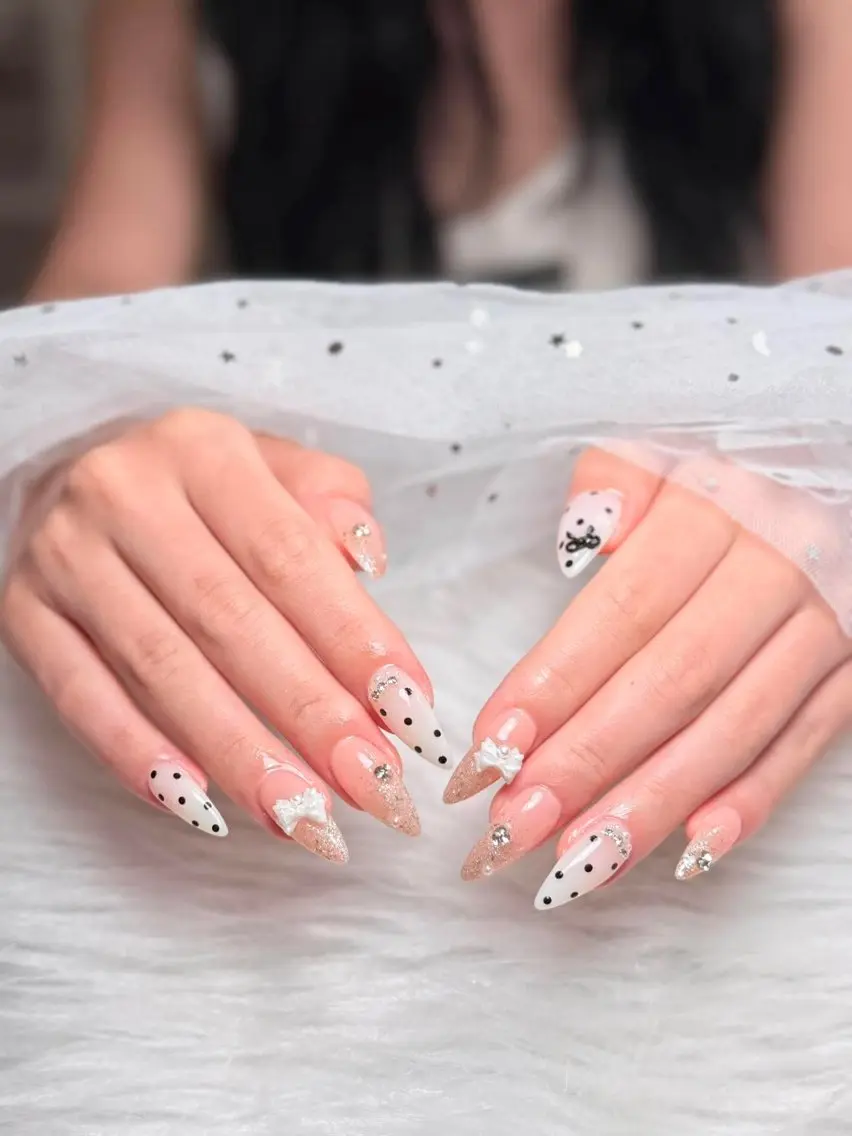 ネイル アートネイル 長さ出し ジェルネイル 韓国ネイル マグネットネイル ハンドネイル Cloudy Chan Nailのネイルデザイン