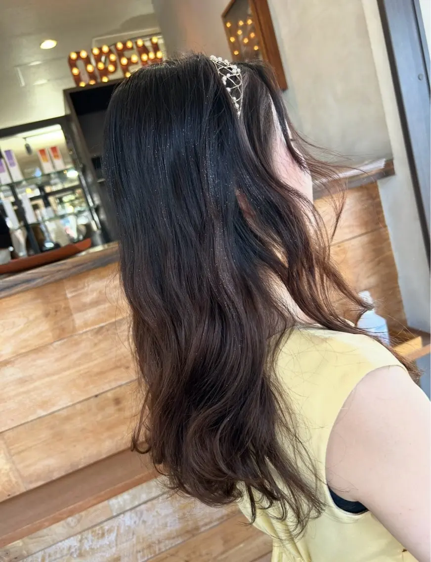 ロング 岡田 七海のヘアスタイル