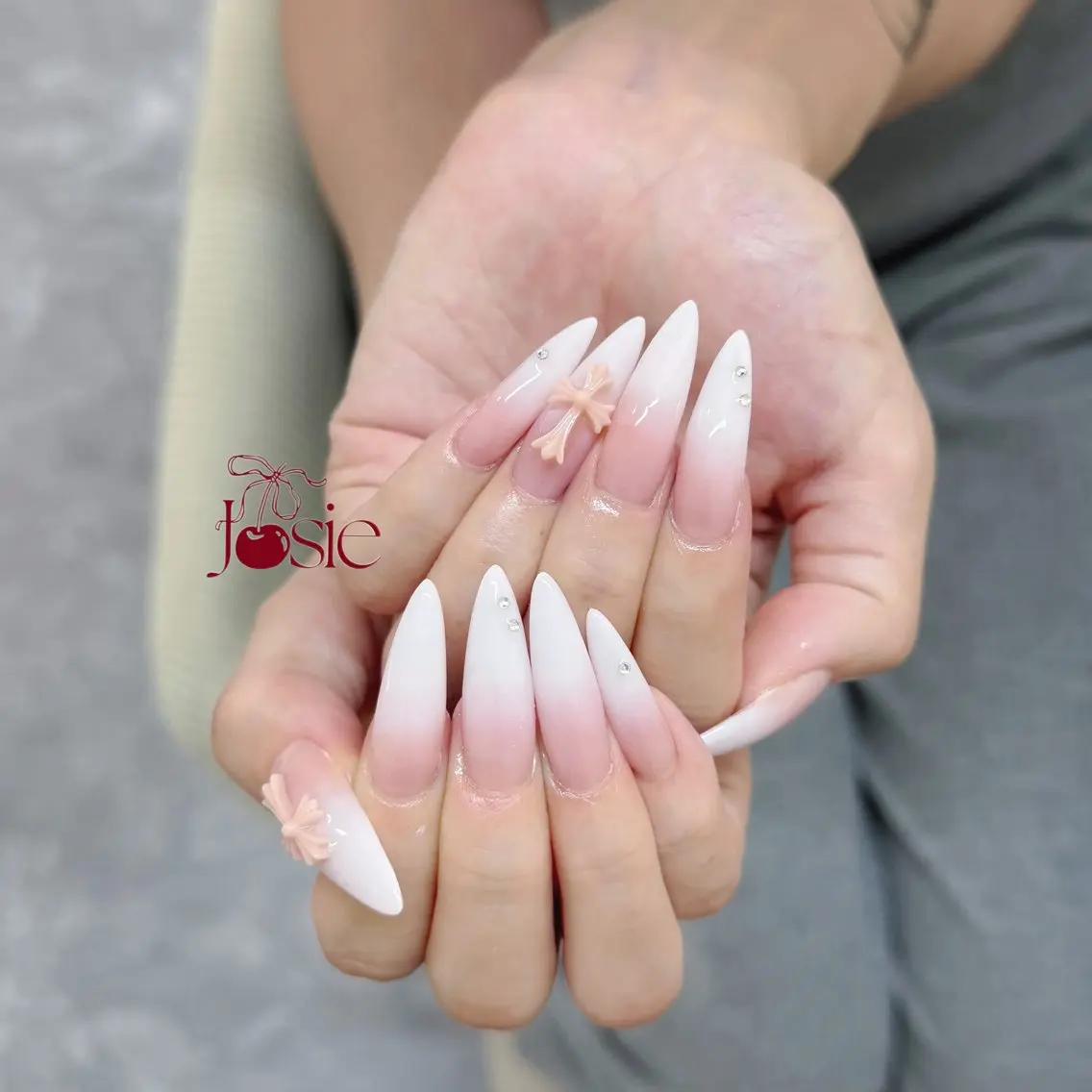 ネイル フレンチネイル ガーリー ガラスフレンチ 氷ネイル・うるうるネイル キラキラネイル ハンドネイル JOSIE nail studioのネイルデザイン