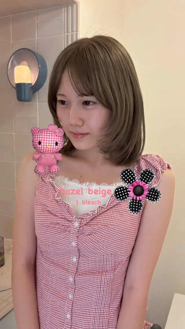 ミディアム カラー ベージュカラー ヘーゼル 顔まわりレイヤー 顔周りカット レイヤーカット ヘアカラー トリートメント 船越 愛のヘアスタイル