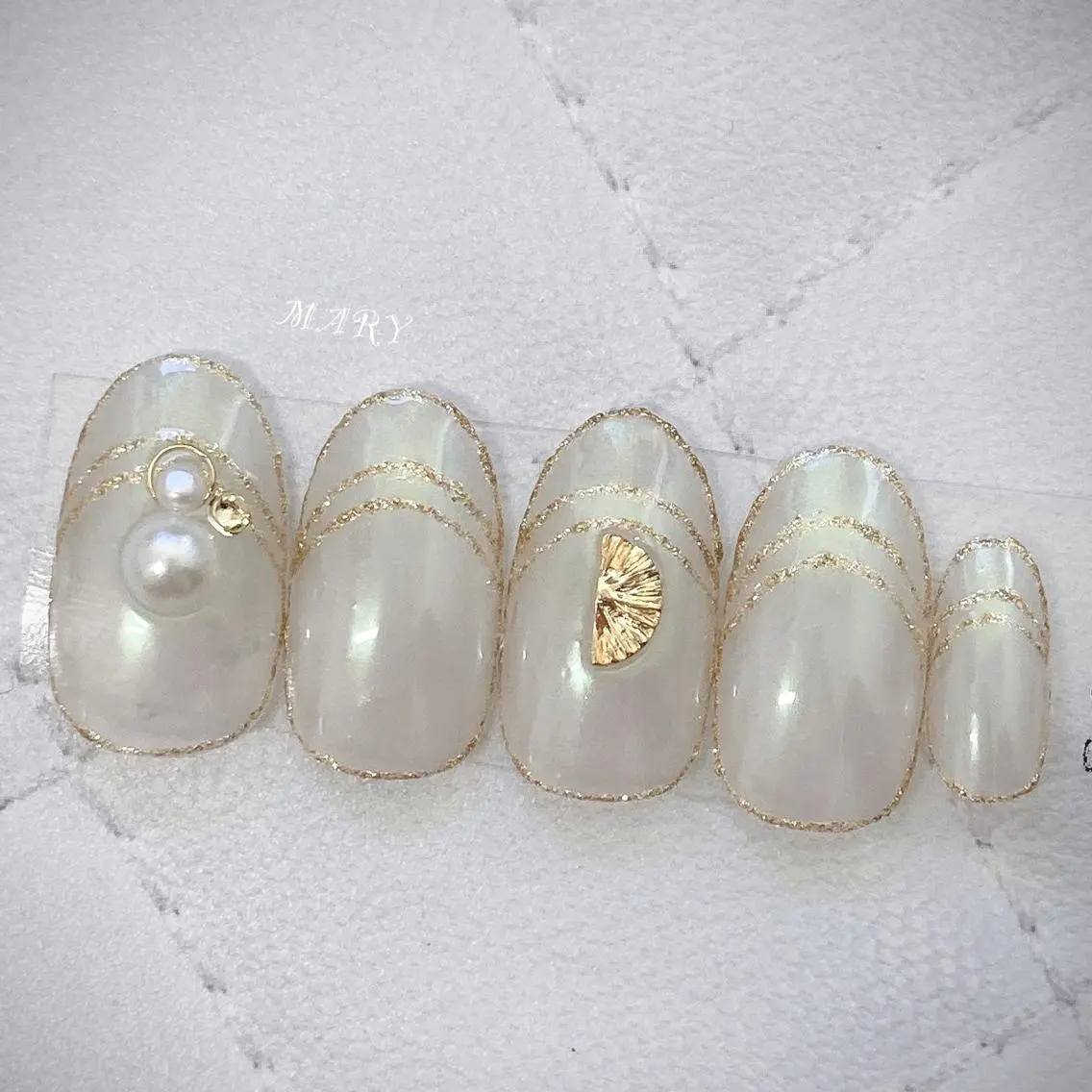 ネイル オーロラネイル フレンチネイル ハンドネイル Mary nail .narumiのネイルデザイン