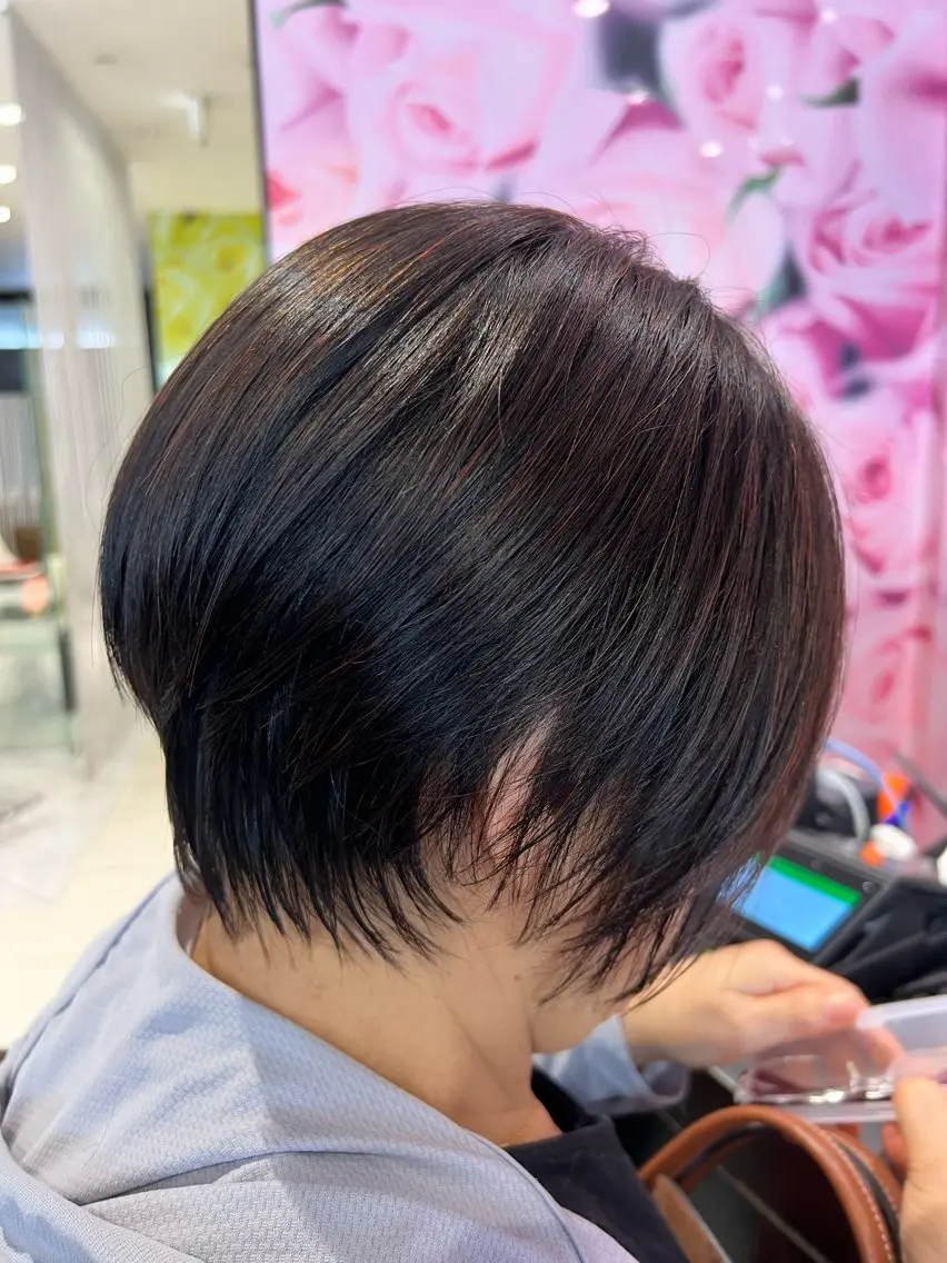 ショート 本間 由佳のヘアスタイル