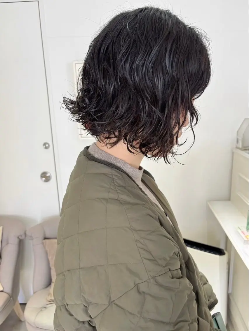 ショート パーマ 菅沼 紀世/顔周りレイヤーのヘアスタイル