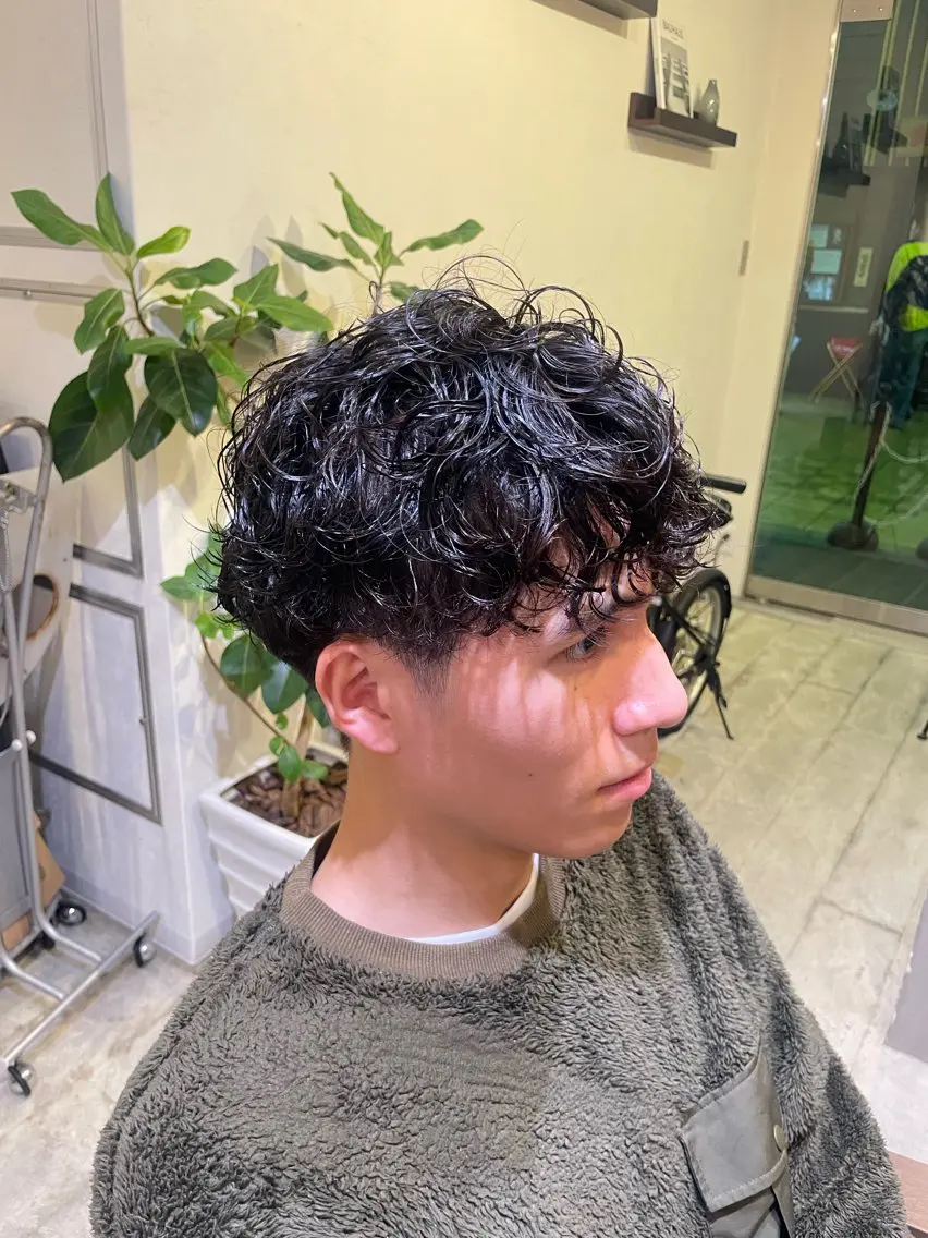 ショート パーマ メンズ メンズパーマ スパイラルパーマ 河田 緋菜乃のヘアスタイル