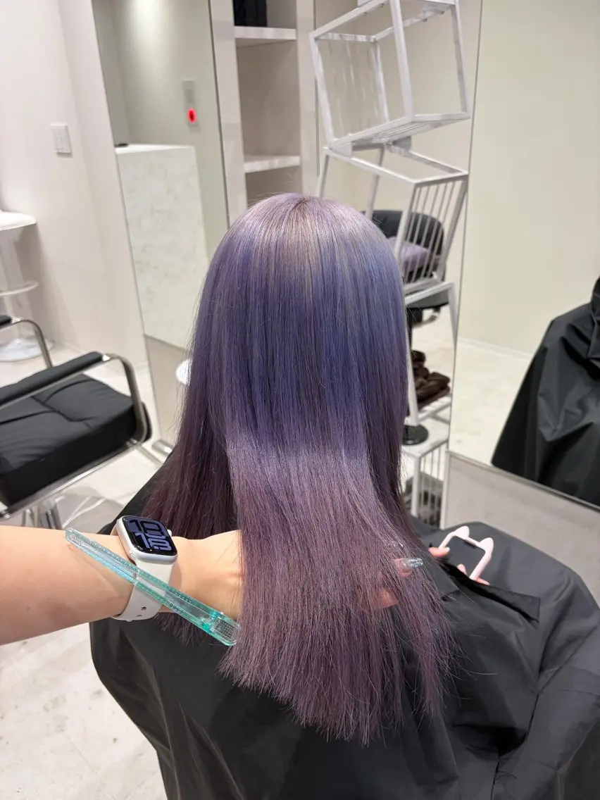 セミロング カラー ブリーチ グラデーションカラー ヘアカラー COSMOS💫 千穂のヘアスタイル