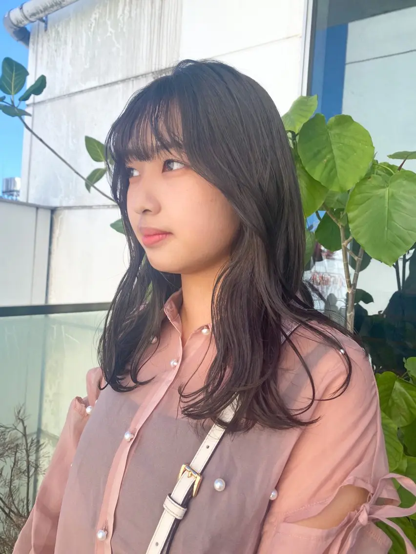 ミディアム カラー パーマ ヘアアレンジ ベージュカラー ブリーチ ブリーチなしカラー オリーブベージュ カット ヘアカラー トリートメント ヘッドスパ ヘアセット 押切 響 のヘアスタイル