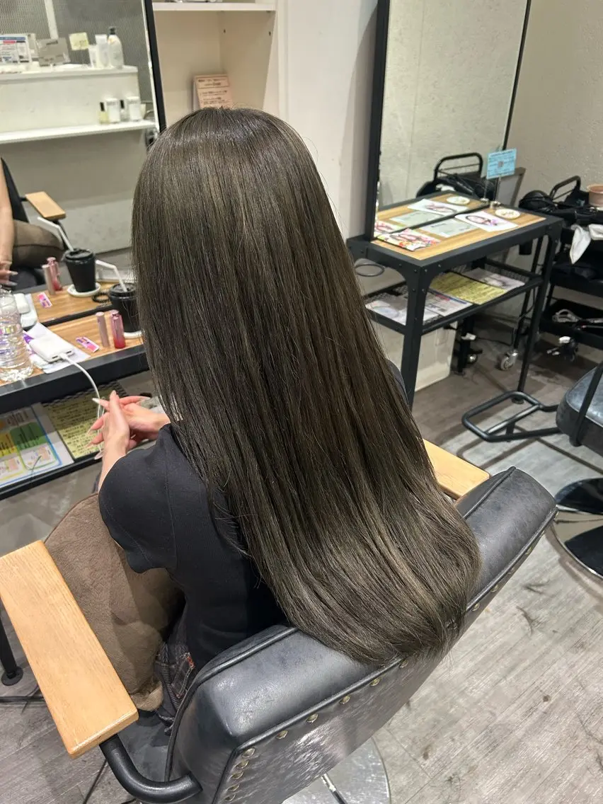 ロング カラー 透明感カラー グレージュ オリーブグレージュ オリーブグレー cocotte 💟草間紫音💟のヘアスタイル