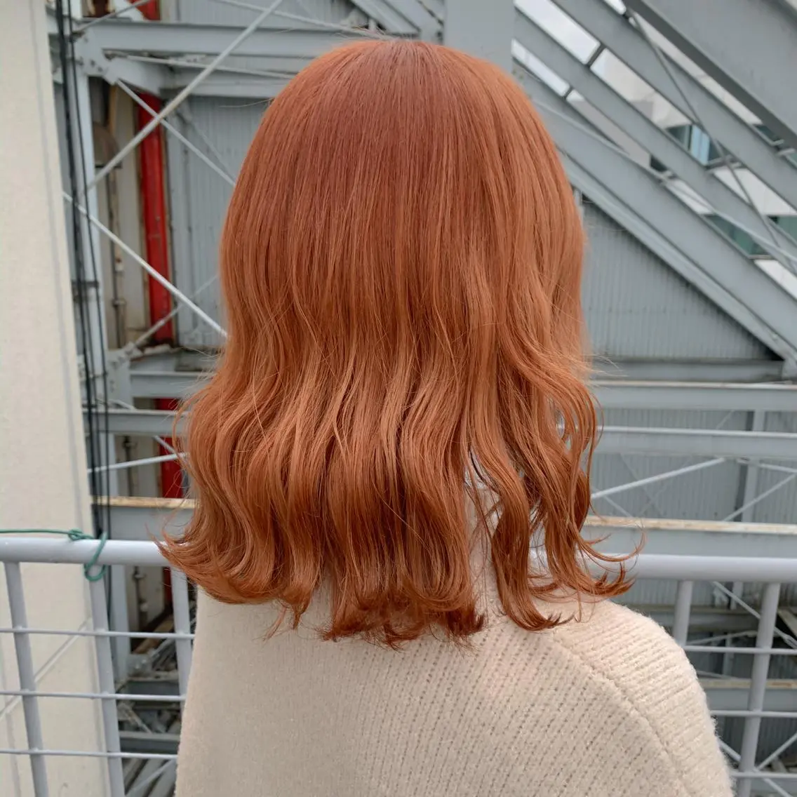 ミディアム カラー ヘアアレンジ ブリーチ オレンジ 🦋レイヤーカット ミドリカワ🦋のヘアスタイル