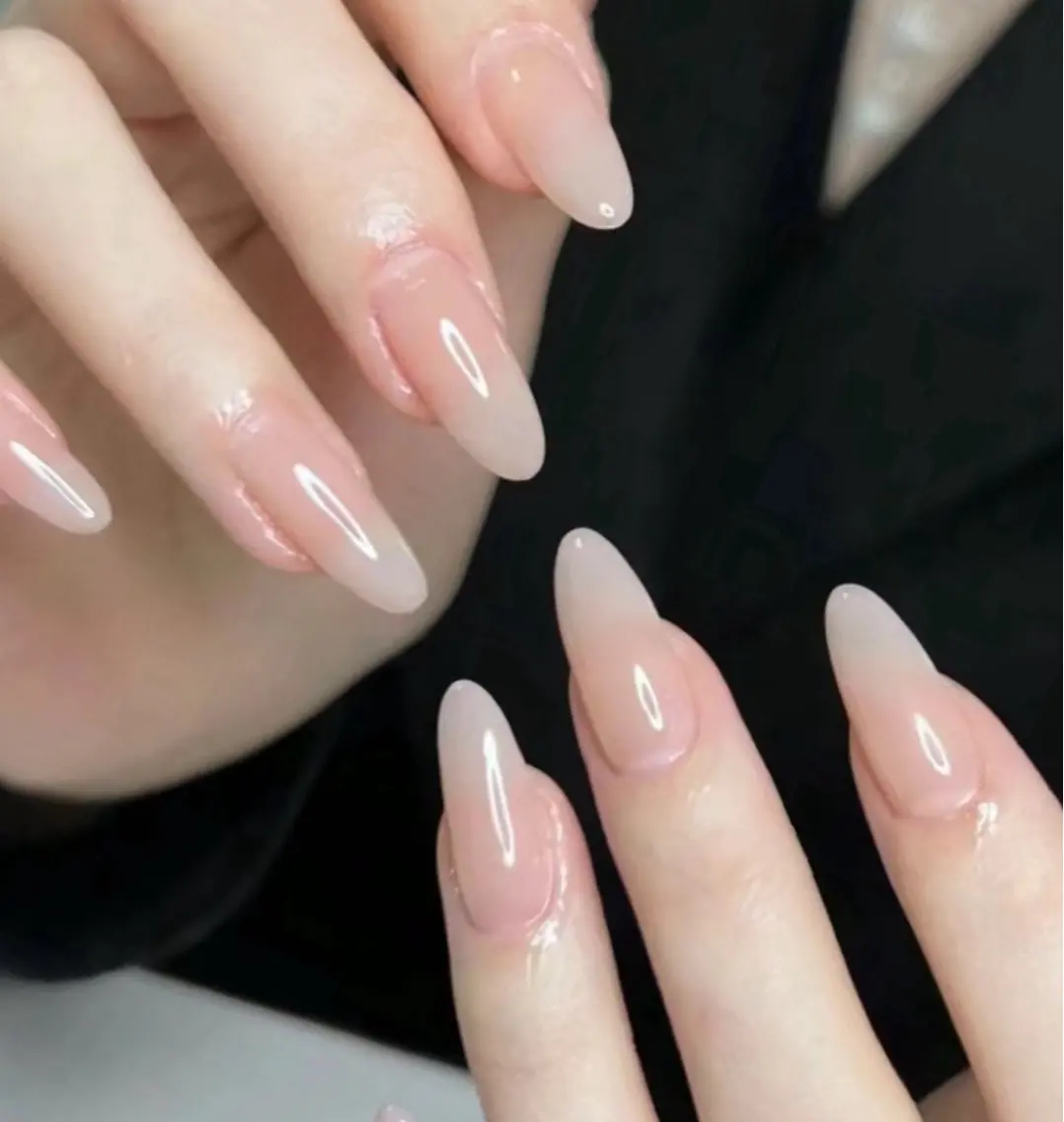 🎀チップ長さだしワンカラーorラメグラデーション🎀4個パーツ付き🎀ソフトジェルオフ500🎀スカルプオフ1100円の写真