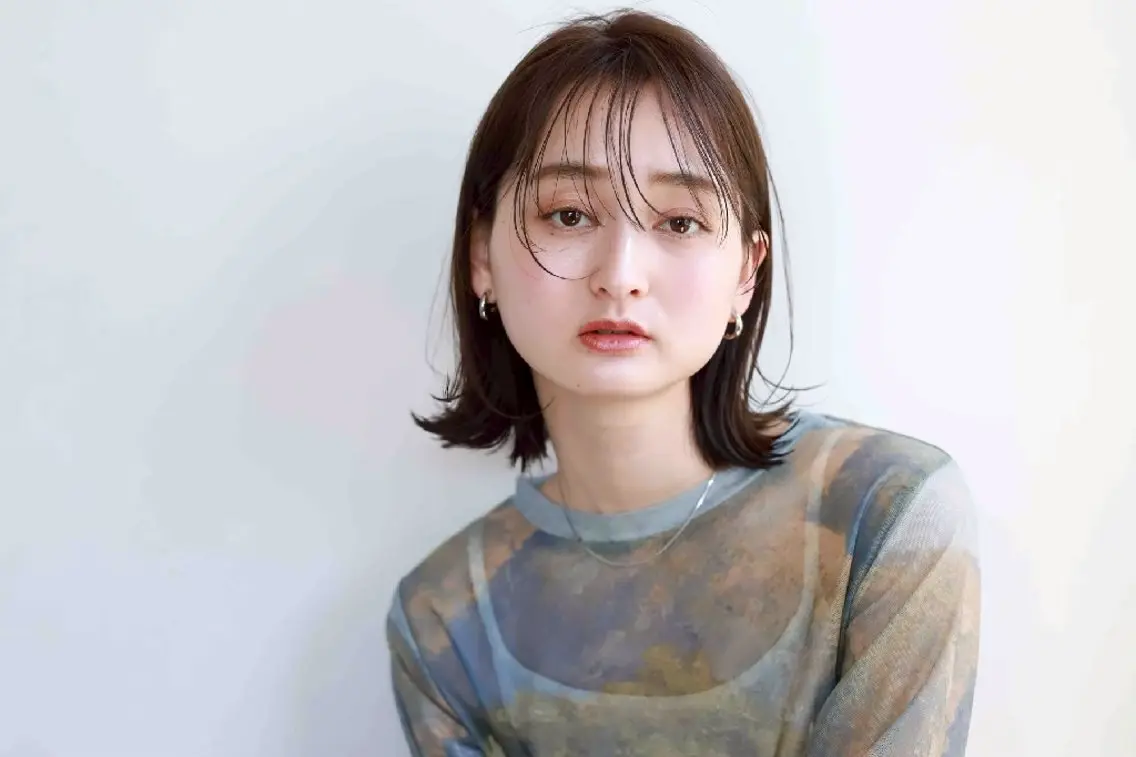 ミディアム 川瀬 由詩のヘアスタイル