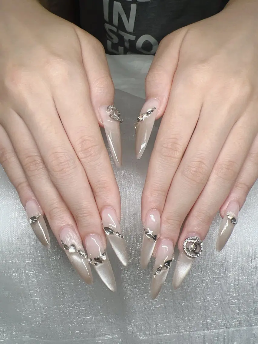 ネイル 長さ出し グラデーション キラキラネイル マグネットネイル ニュアンスネイル Lee Nails チップ長さだし専門店のネイルデザイン