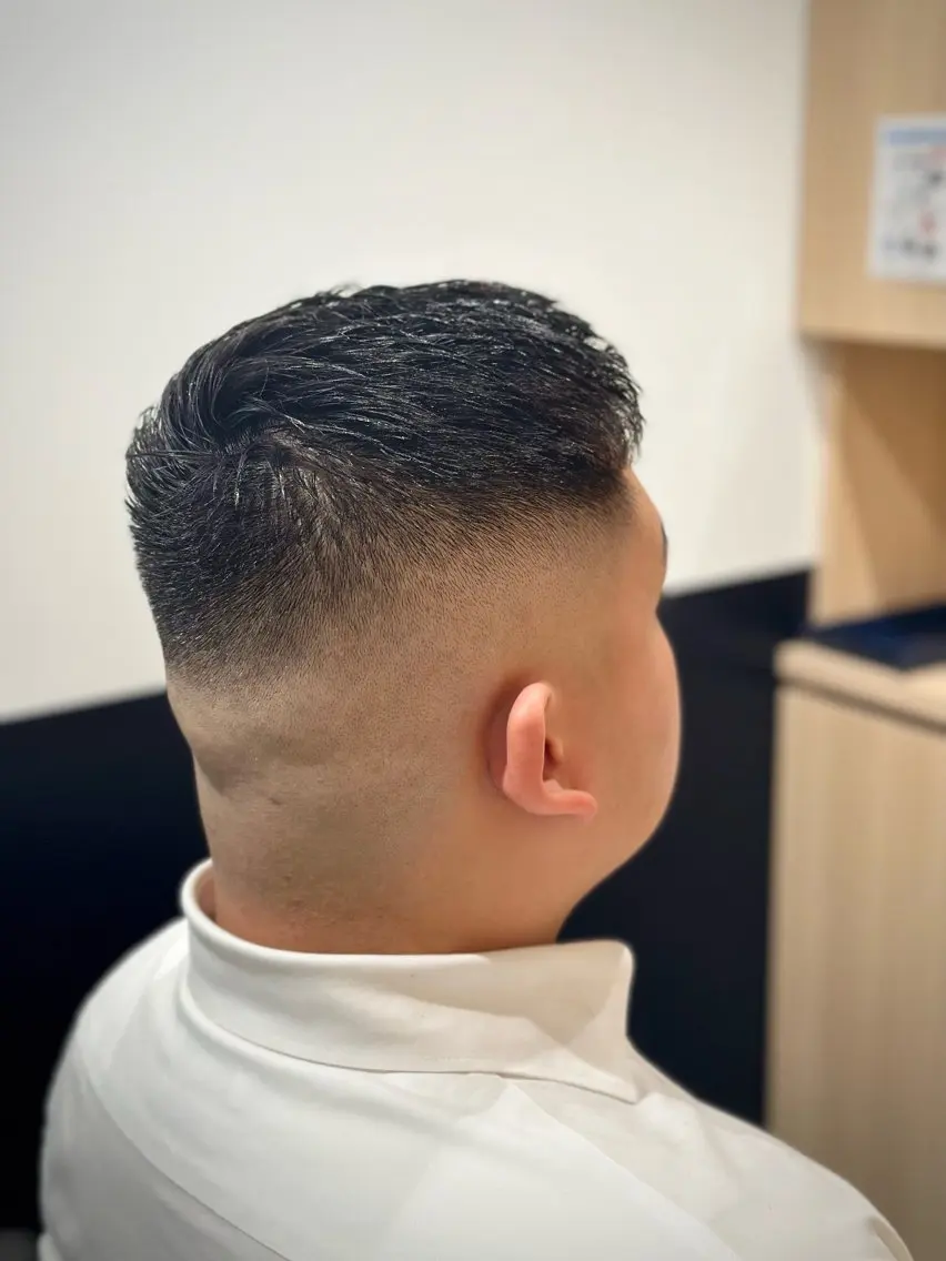 ショート メンズ フェードカット 眉カット 【23時まで営業!】 知念 新菜のヘアスタイル