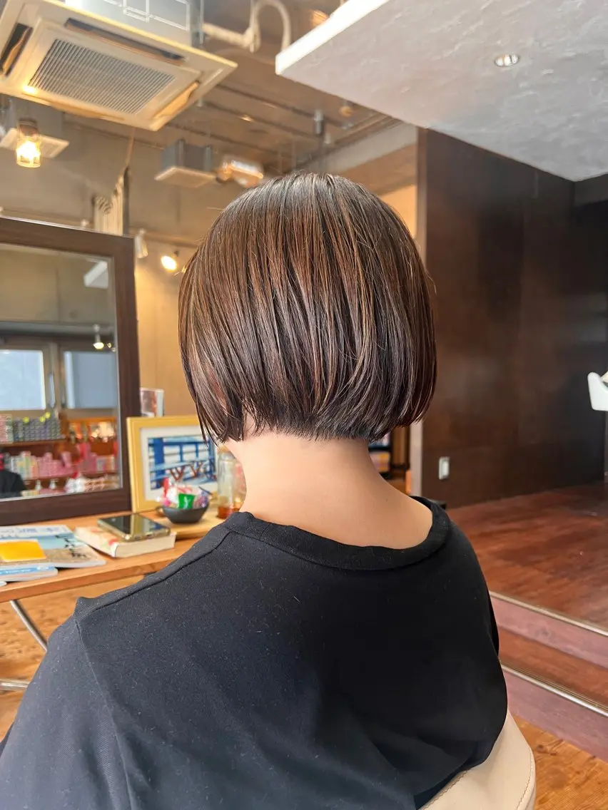ショート カット ヘアカラー 両国駅徒歩1分⭐️ アイロン仕上げのヘアスタイル