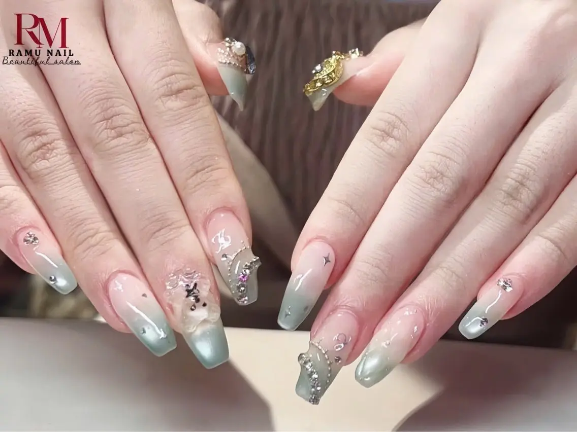 ネイル キラキラネイル マグネットネイル ミラーネイル ピンク 夏ネイル ハンドネイル RAMU Nail 恵比寿店のネイルデザイン