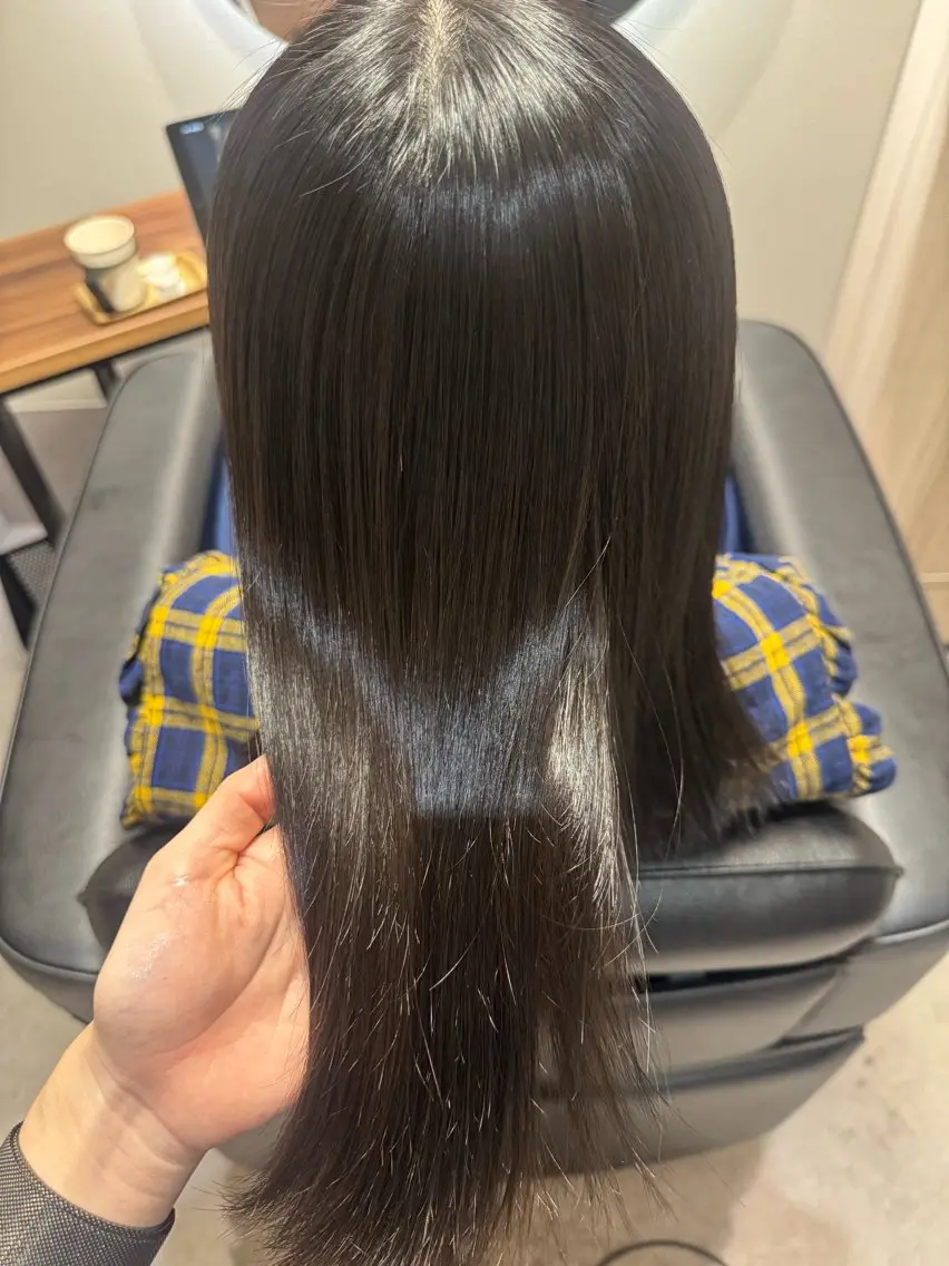 セミロング カット ヘアカラー 縮毛矯正 トリートメント NAVY 橋本心 縮毛矯正のヘアスタイル