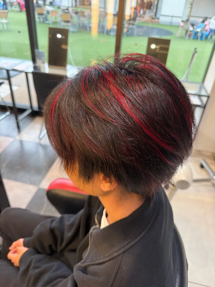 カラー メンズ メンズハイライト ハイライトカラー レッドカラー カット ヘアカラー デザインカラー/ 推しの配色 肥後のヘアスタイル