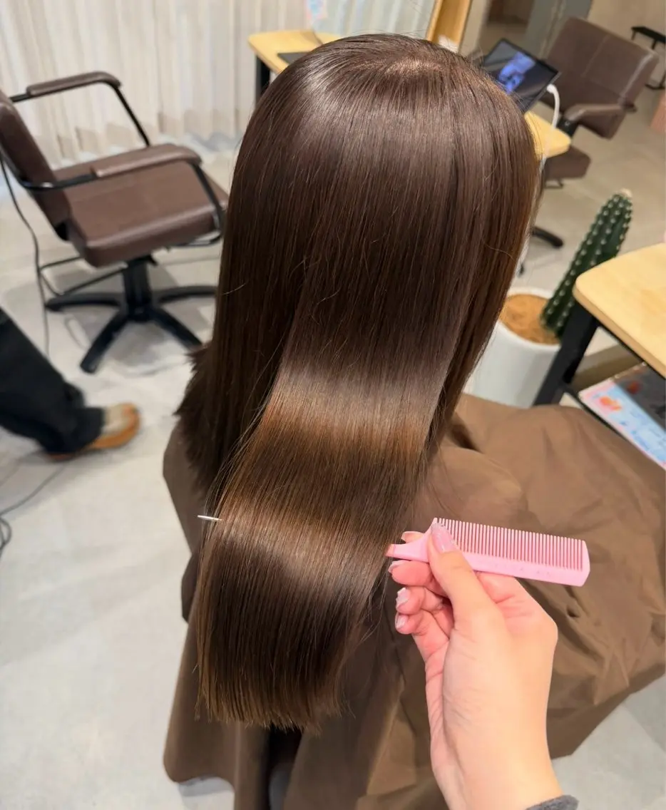 カラー Sakura / Fier umedaのヘアスタイル