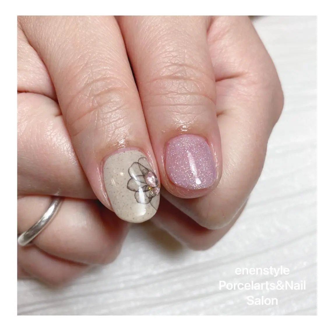 ミディアム ネイル ハンドネイル 🐾enen style 🐾のネイルデザイン