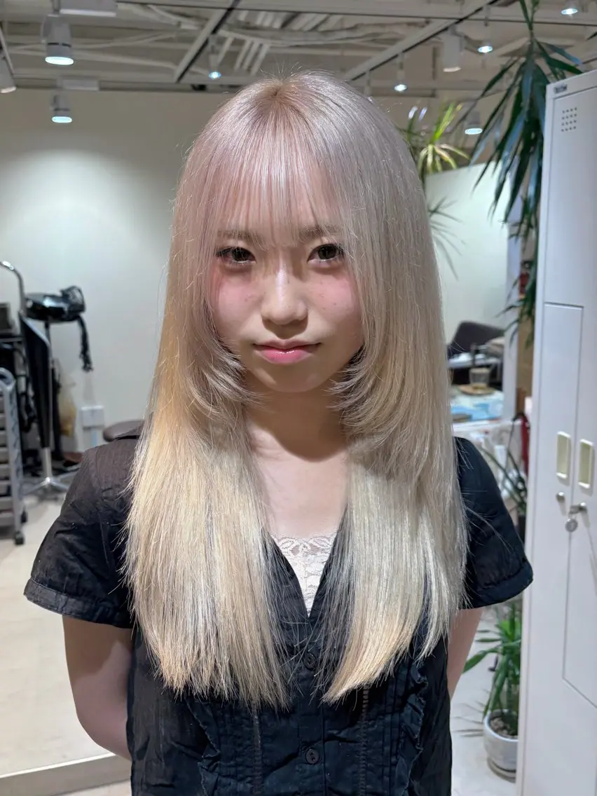 ミディアム カラー ベージュカラー ブリーチ ハイトーンカラー ホワイトベージュ カット ヘアカラー れん/大阪美容室 縮毛矯正/髪質改善のヘアスタイル