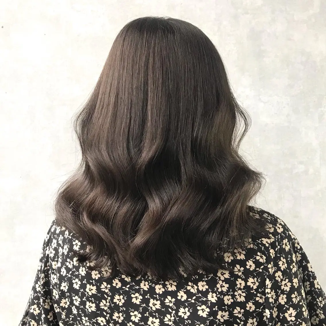 ミディアム カラー アッシュ アッシュグレー アッシュグレージュ ブリーチ グレージュ K-POP好き美容師 🇰🇷Kai.Yのヘアスタイル