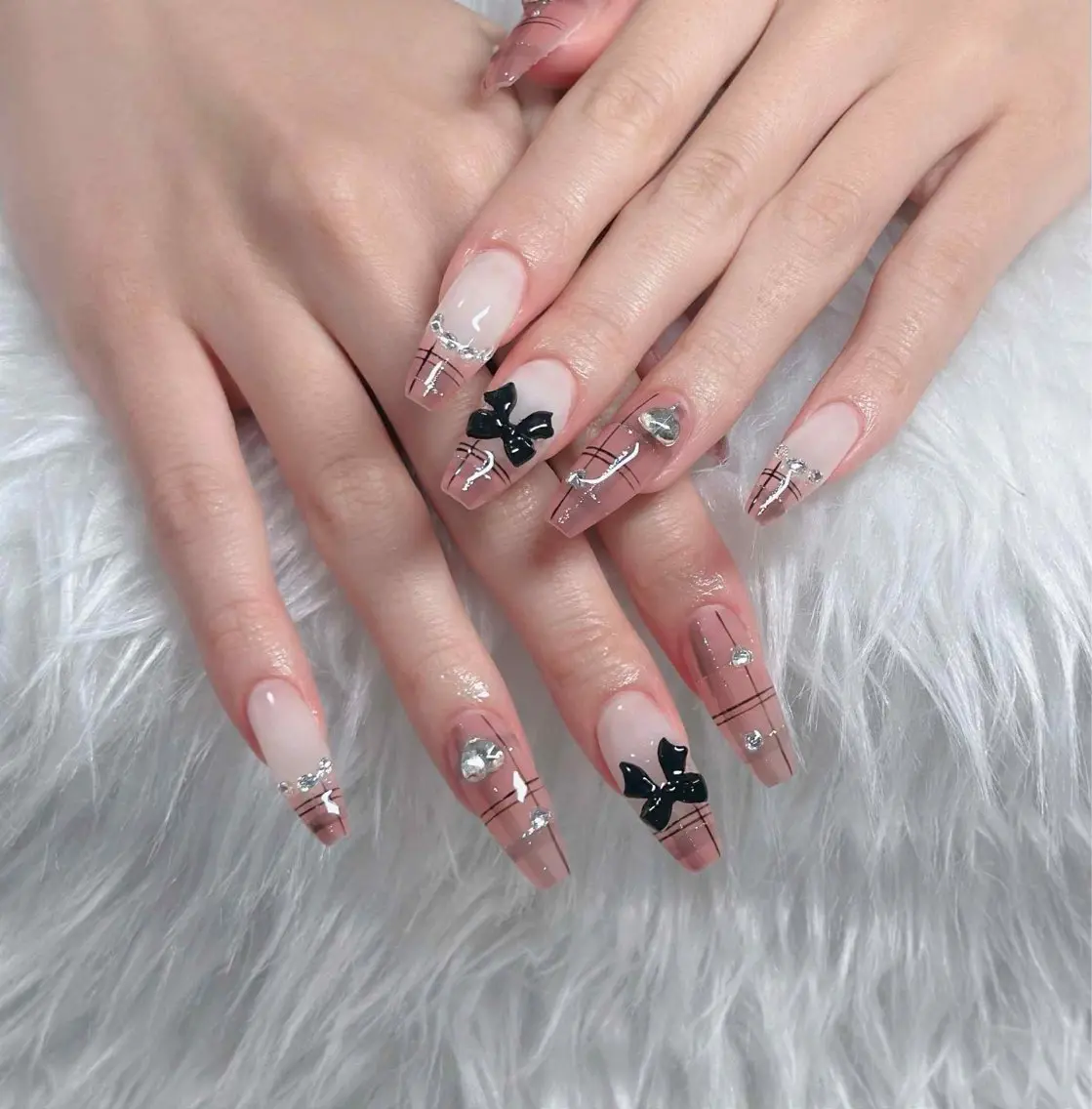 ネイル フレンチネイル ジェルネイル ガラスフレンチ ハロウィン ハート ハンドネイル H.baby Nail Salonのネイルデザイン
