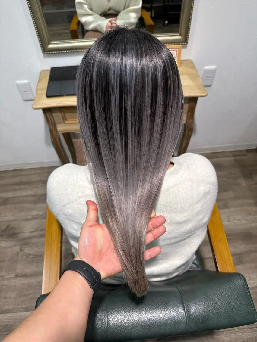 ケアブリーチバレイヤージュ＋トリートメント（エフェクトブリーチ使用）の写真