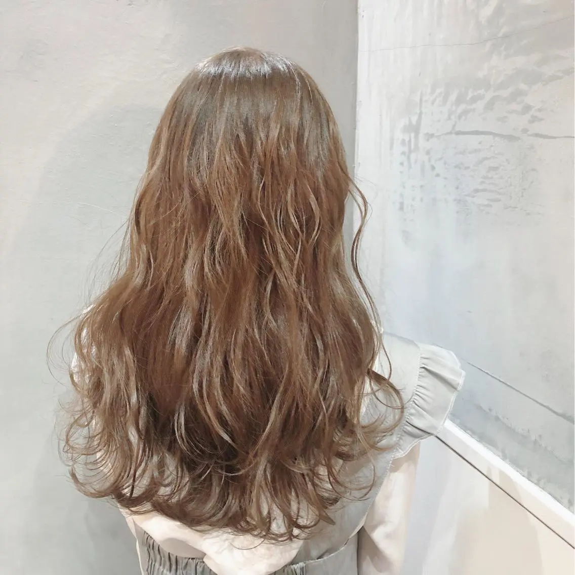ロング カラー ベージュカラー ブリーチ 櫻井 愛弓のヘアスタイル