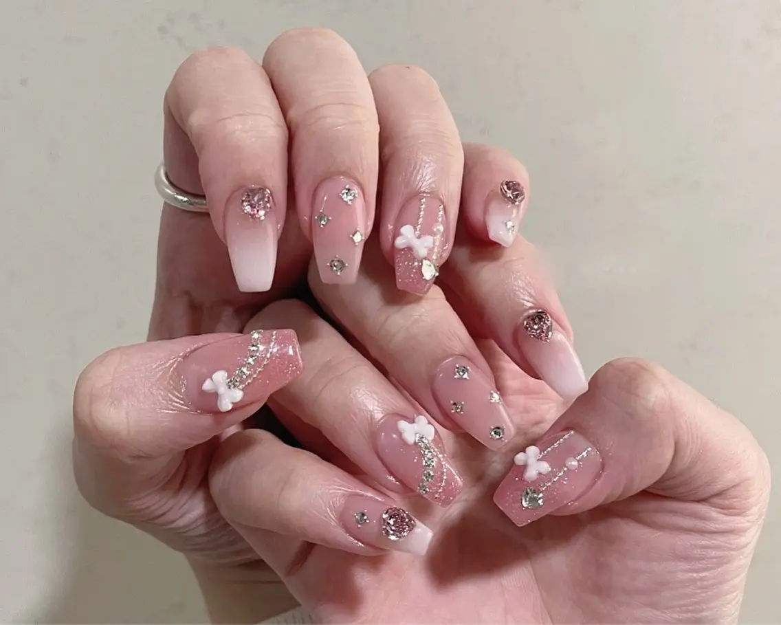 ネイル オーロラネイル フレンチネイル ジェルネイル ハロウィン キラキラネイル H.baby Nail Salonのネイルデザイン