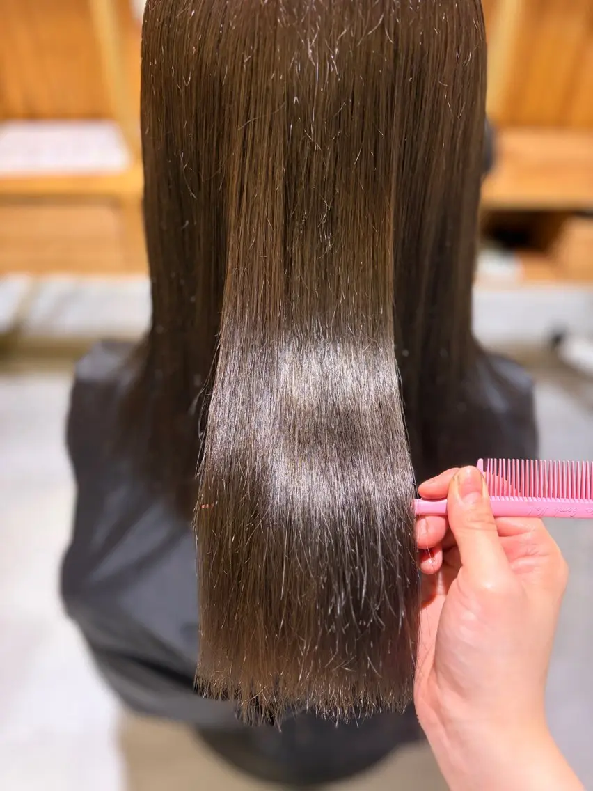 ミディアム カラー グレージュ 縮毛矯正 ヘアカラー 木田 絢子のヘアスタイル