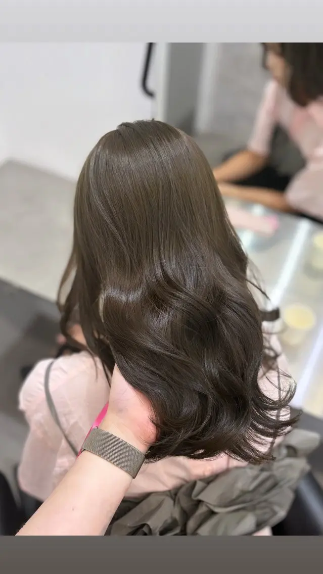ミディアム カラー ベージュカラー オリーブベージュ Core Haruのヘアスタイル
