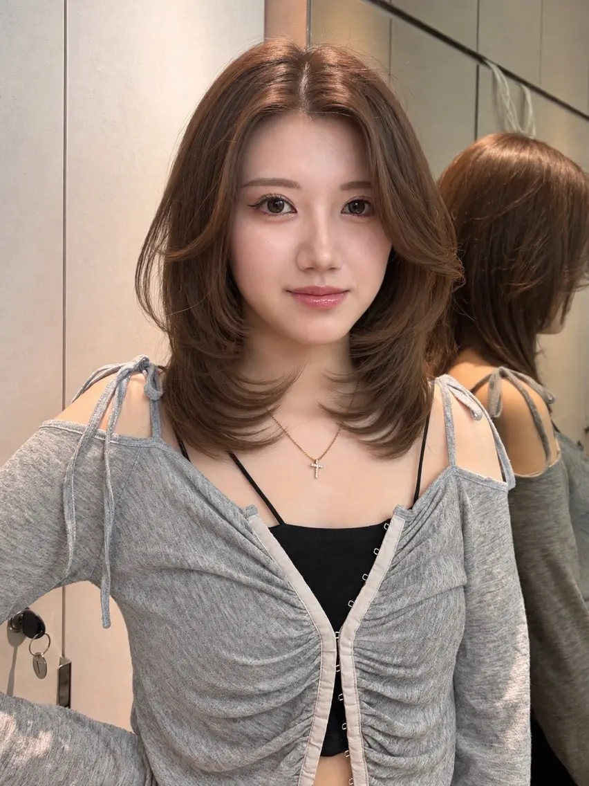 ミディアム カラー ヘアアレンジ ミディアムレイヤー ベージュカラー ブリーチ 透明感カラー ダブルカラー カット ヘアカラー トリートメント ヘアセット 縮毛矯正ブリーチなし 🍒❤ゆうきのヘアスタイル
