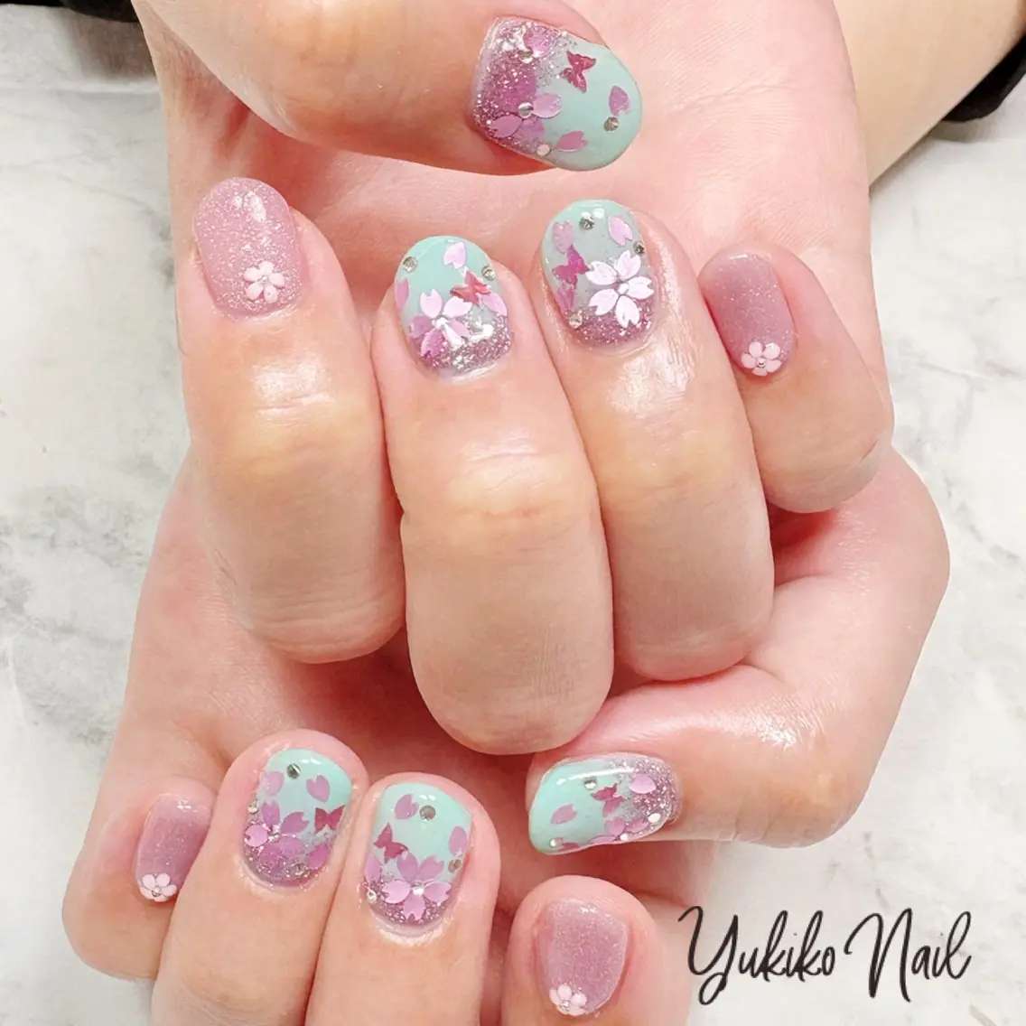 ネイル 桜ネイル ホログラムネイル キラキラネイル ピンク 春ネイル ハンドネイル ユキコ ネイルのネイルデザイン