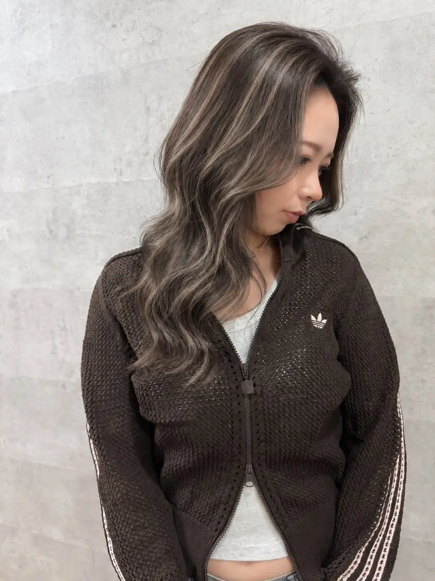 セミロング カラー グレージュ ハイライトカラー ハイライト カット ヘアカラー トリートメント Grow by NYNY 打越裕樹のヘアスタイル