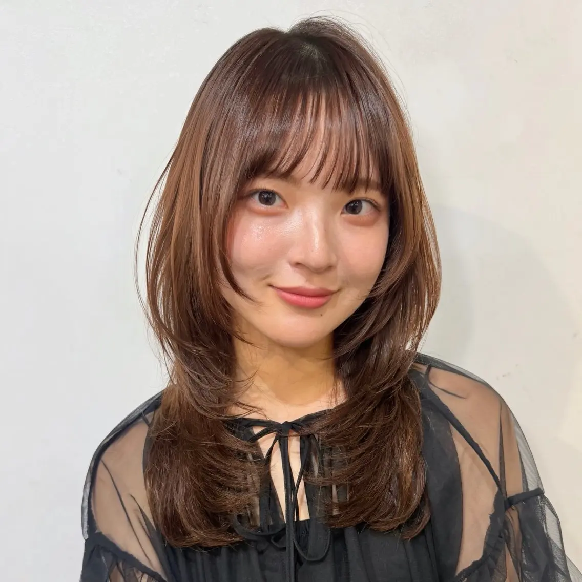 セミロング SAKI 新宿のヘアスタイル