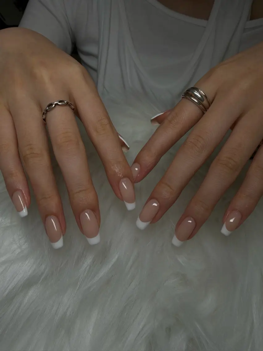 ネイル フレンチネイル with hues AYAのネイルデザイン