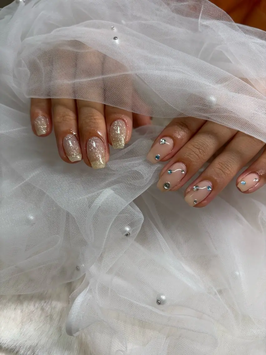 ネイル キラキラネイル ハンドネイル Lottynail 🫧Yuunaのネイルデザイン
